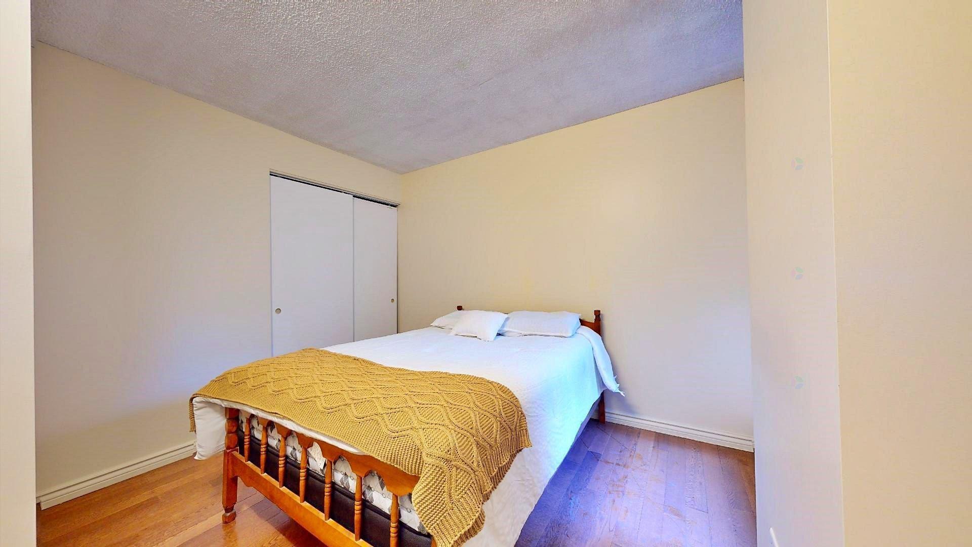 









98


Rue Charlotte

, 551,
Montréal (Ville-Marie),




QC
H2X3V2

