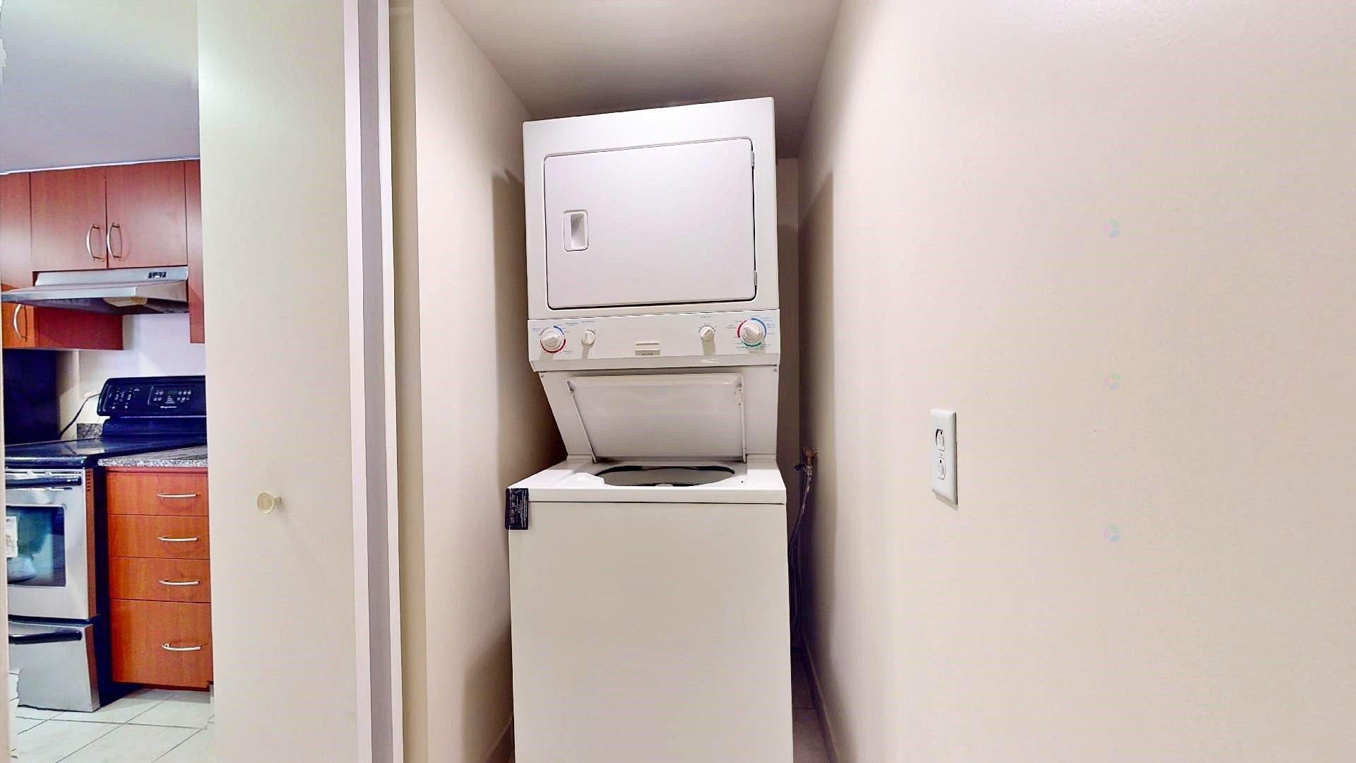 









98


Rue Charlotte

, 551,
Montréal (Ville-Marie),




QC
H2X3V2

