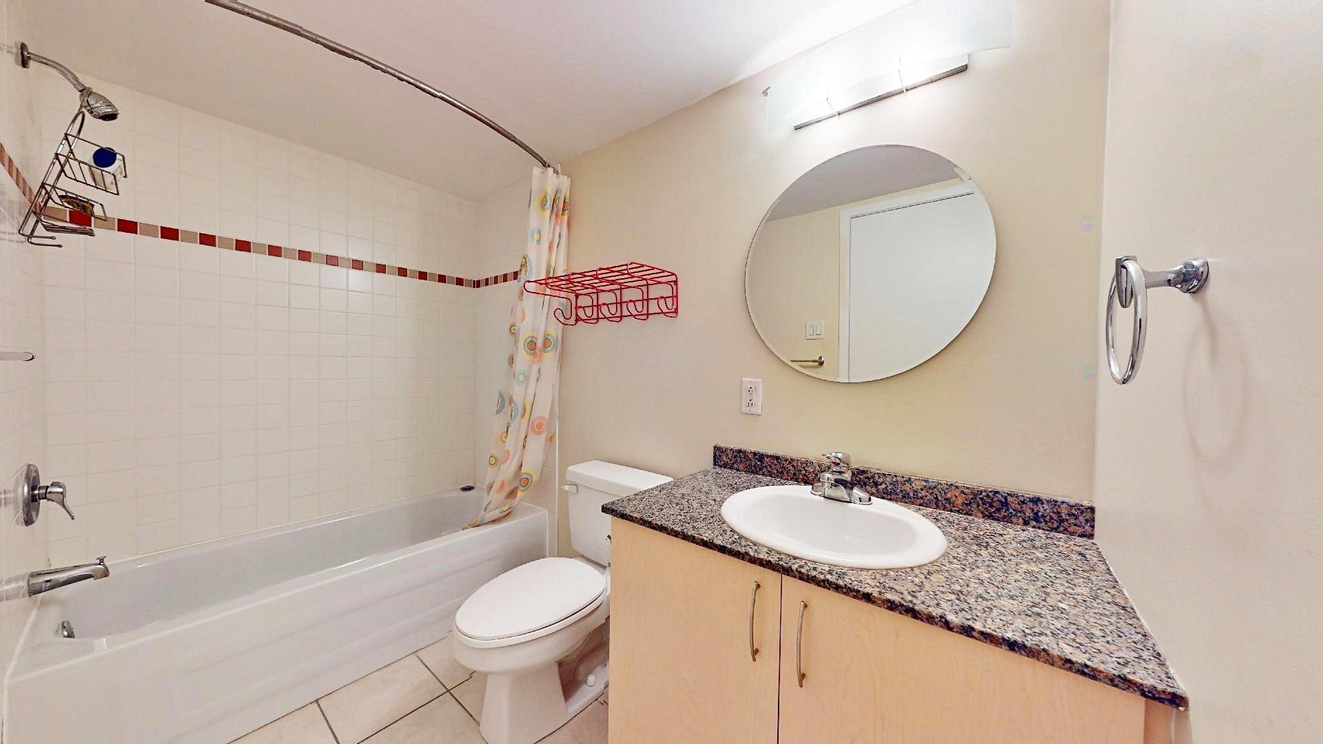 









98


Rue Charlotte

, 551,
Montréal (Ville-Marie),




QC
H2X3V2

