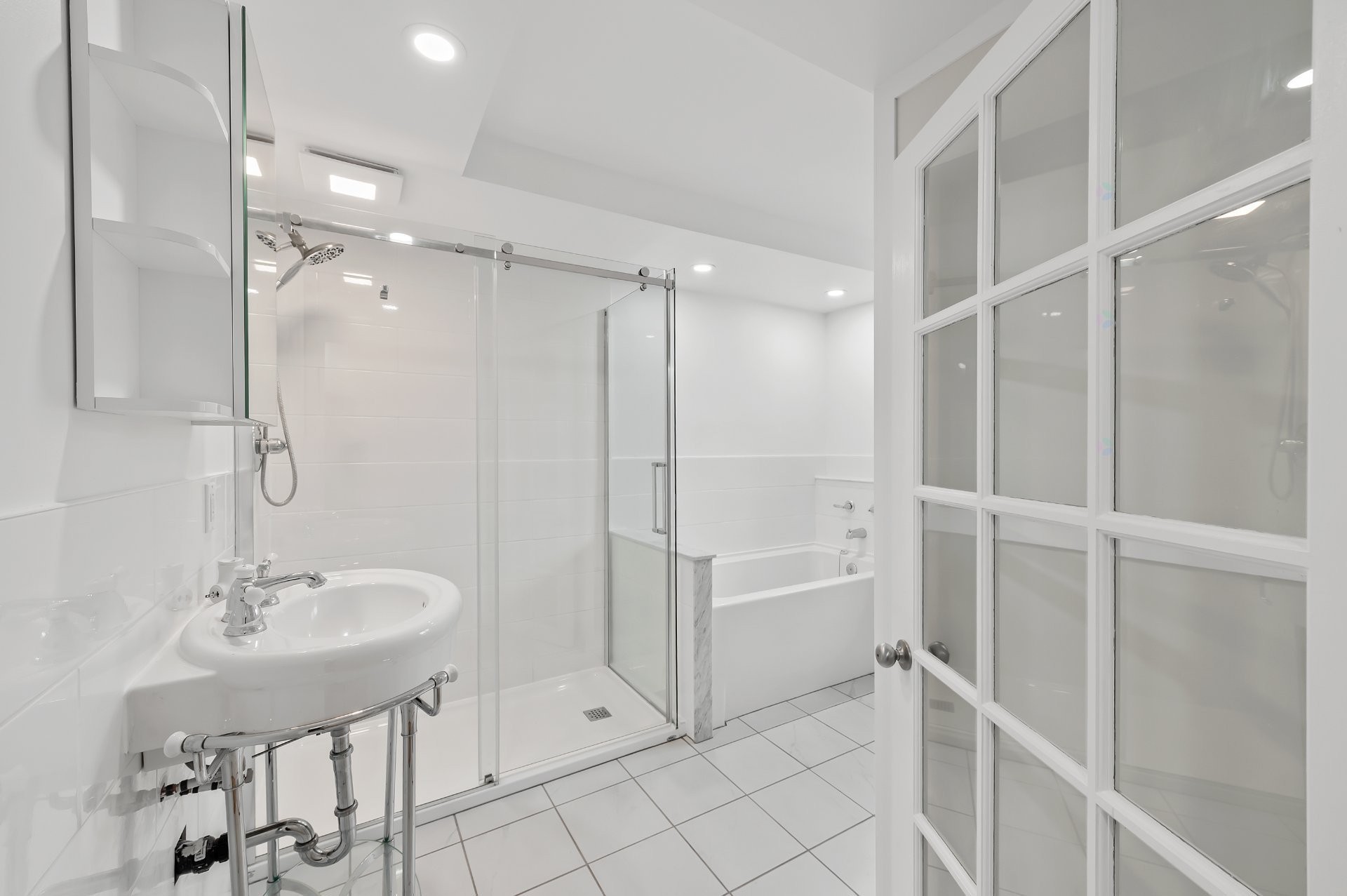 









636

 - 638


8e Avenue

,
Saint-Jérôme,




QC
J7Z4Y1

