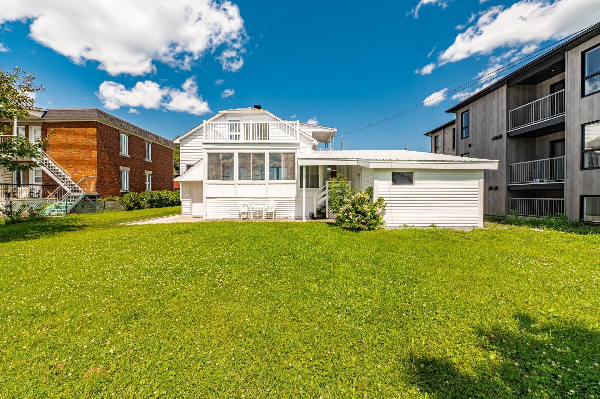 









636

 - 638


8e Avenue

,
Saint-Jérôme,




QC
J7Z4Y1

