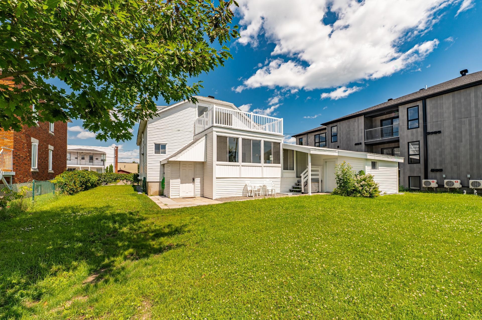 









636

 - 638


8e Avenue

,
Saint-Jérôme,




QC
J7Z4Y1

