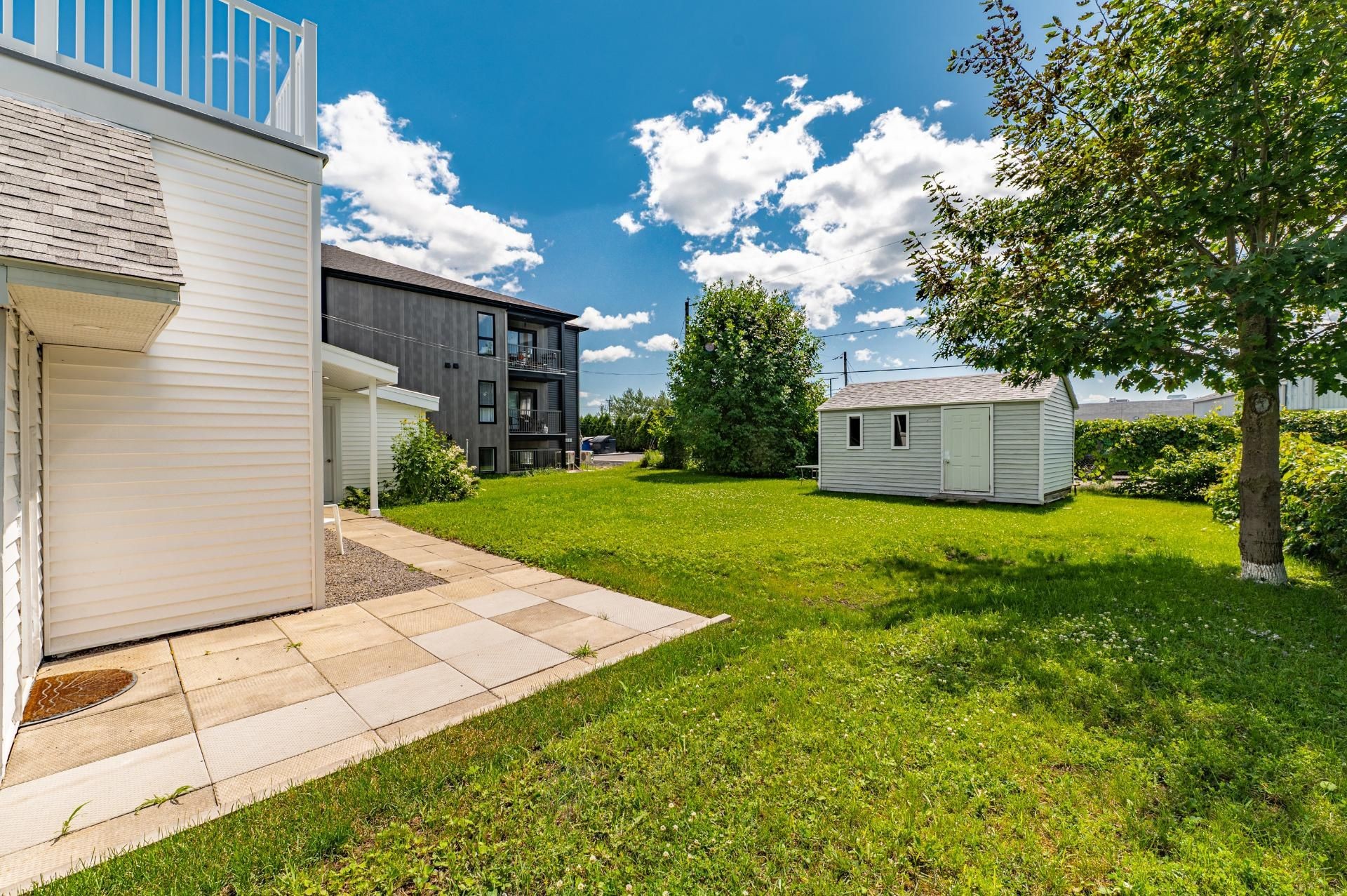 









636

 - 638


8e Avenue

,
Saint-Jérôme,




QC
J7Z4Y1

