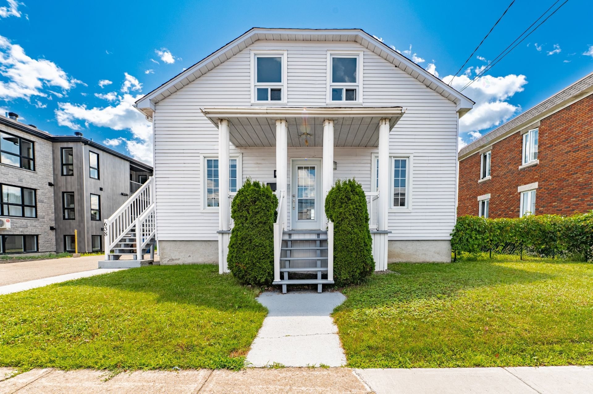 









636

 - 638


8e Avenue

,
Saint-Jérôme,




QC
J7Z4Y1

