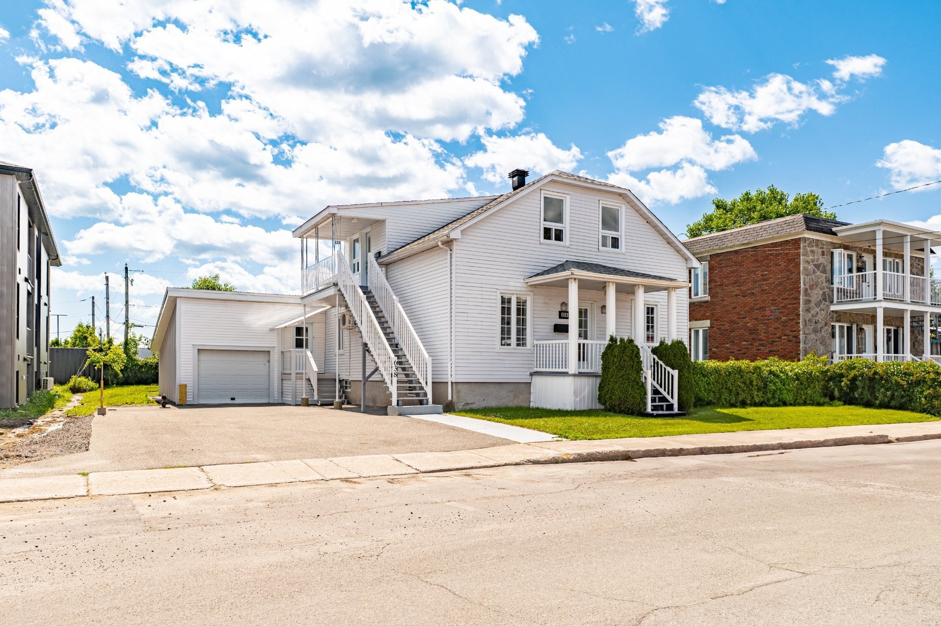 









636

 - 638


8e Avenue

,
Saint-Jérôme,




QC
J7Z4Y1

