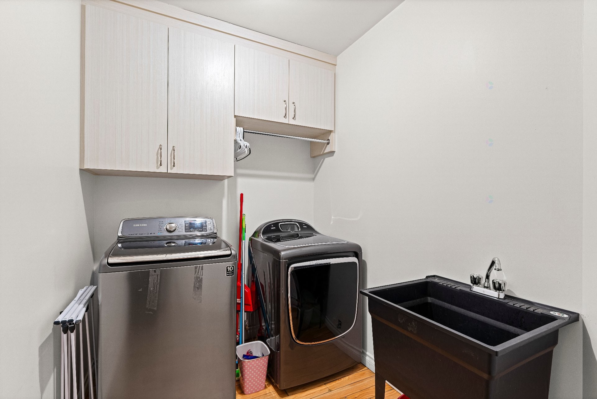 









885Z

 - 889Z


Rue Child

,
Coaticook,




QC
J1A2C8


