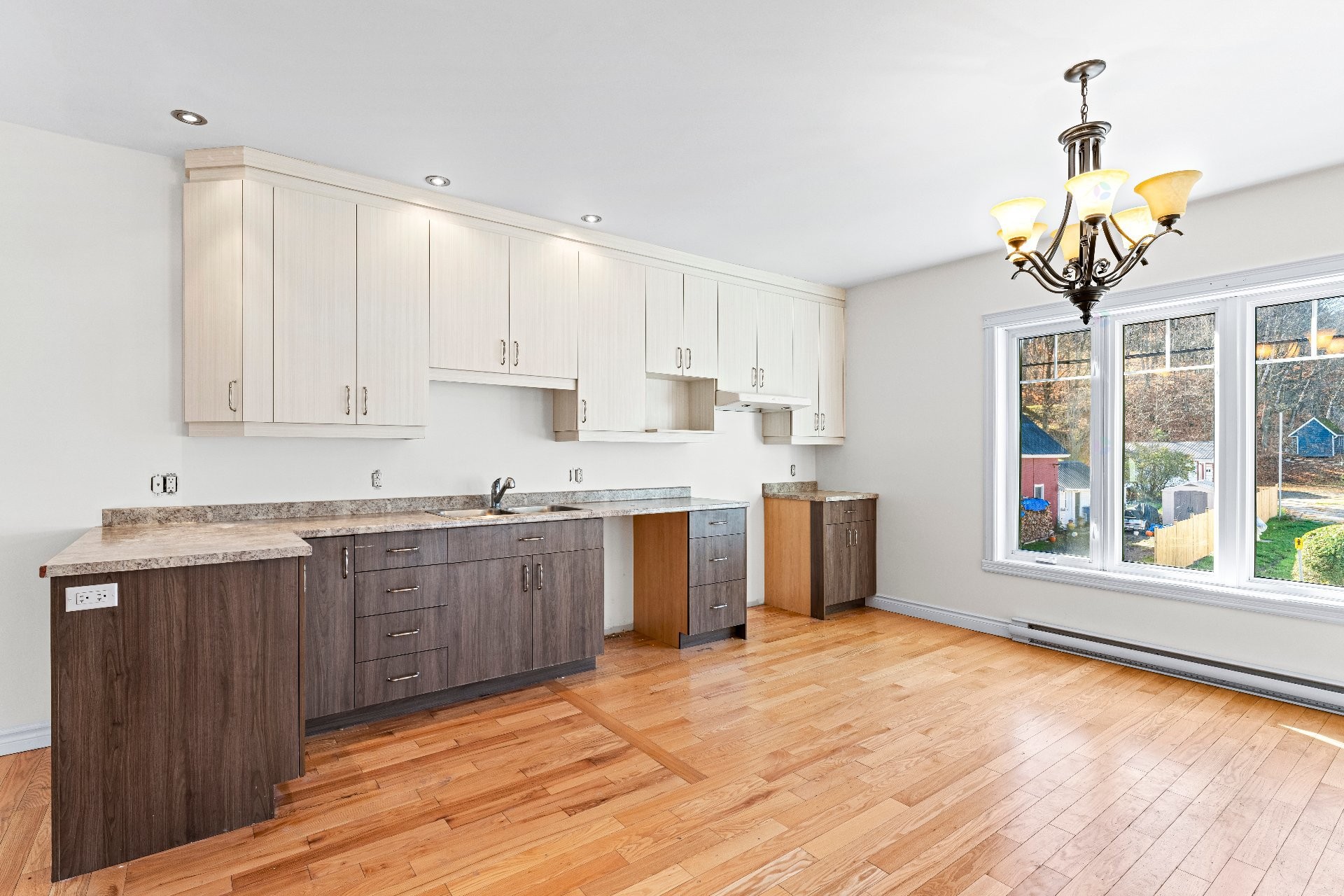 









885Z

 - 889Z


Rue Child

,
Coaticook,




QC
J1A2C8

