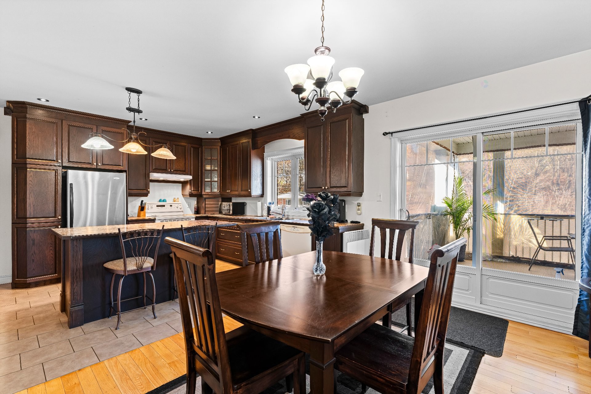 









885Z

 - 889Z


Rue Child

,
Coaticook,




QC
J1A2C8

