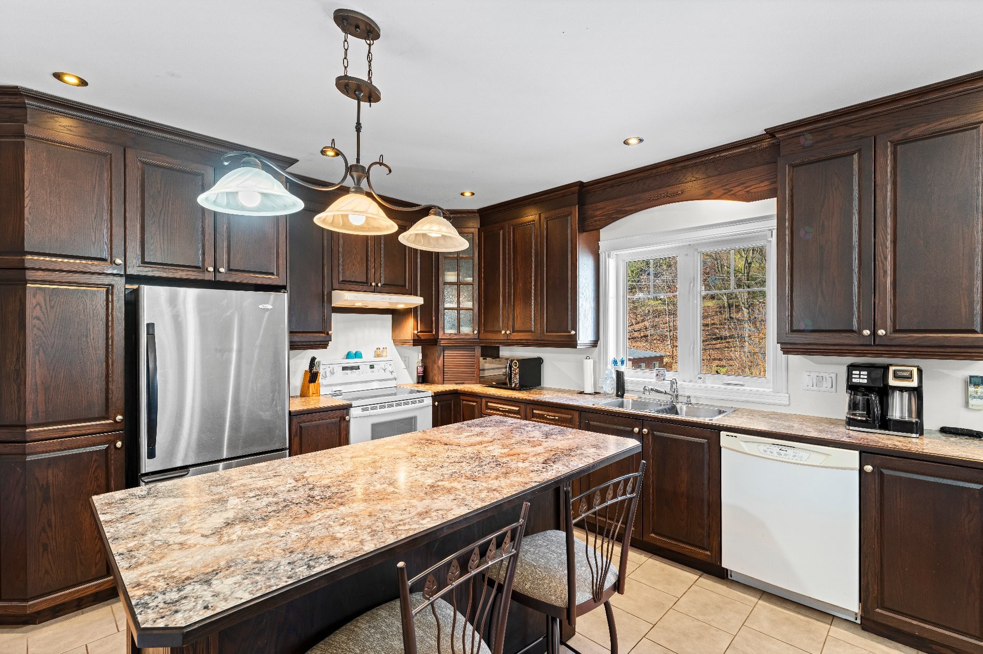 









885Z

 - 889Z


Rue Child

,
Coaticook,




QC
J1A2C8

