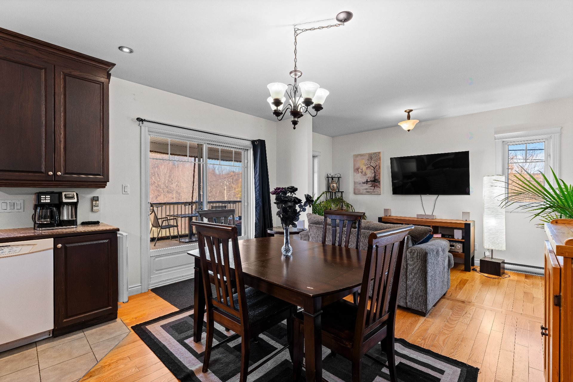 









885Z

 - 889Z


Rue Child

,
Coaticook,




QC
J1A2C8

