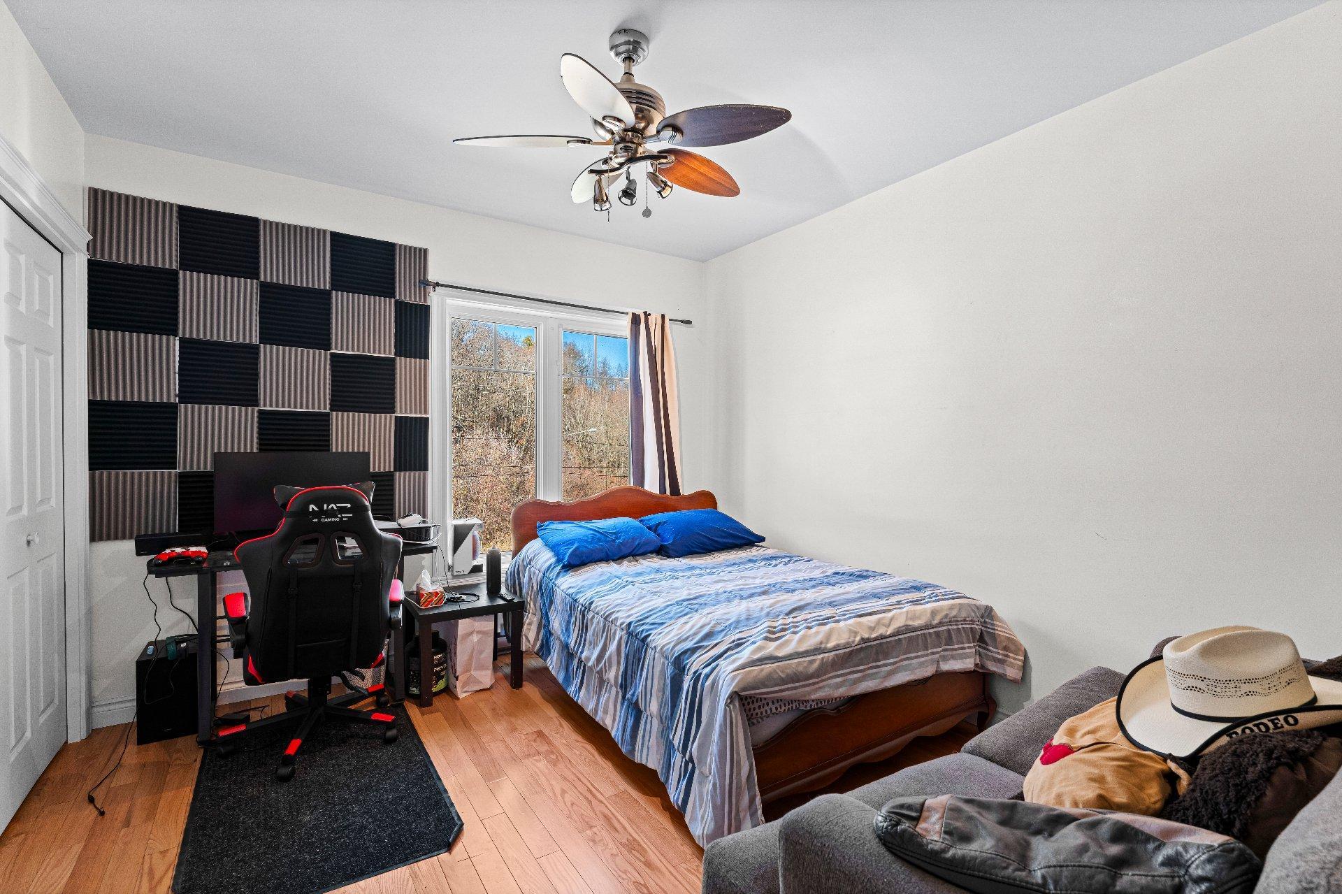 









885

 - 889


Rue Child

,
Coaticook,




QC
J1A2C8

