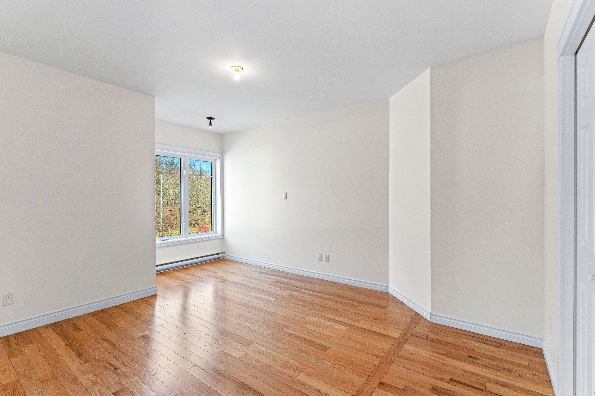 









885

 - 889


Rue Child

,
Coaticook,




QC
J1A2C8

