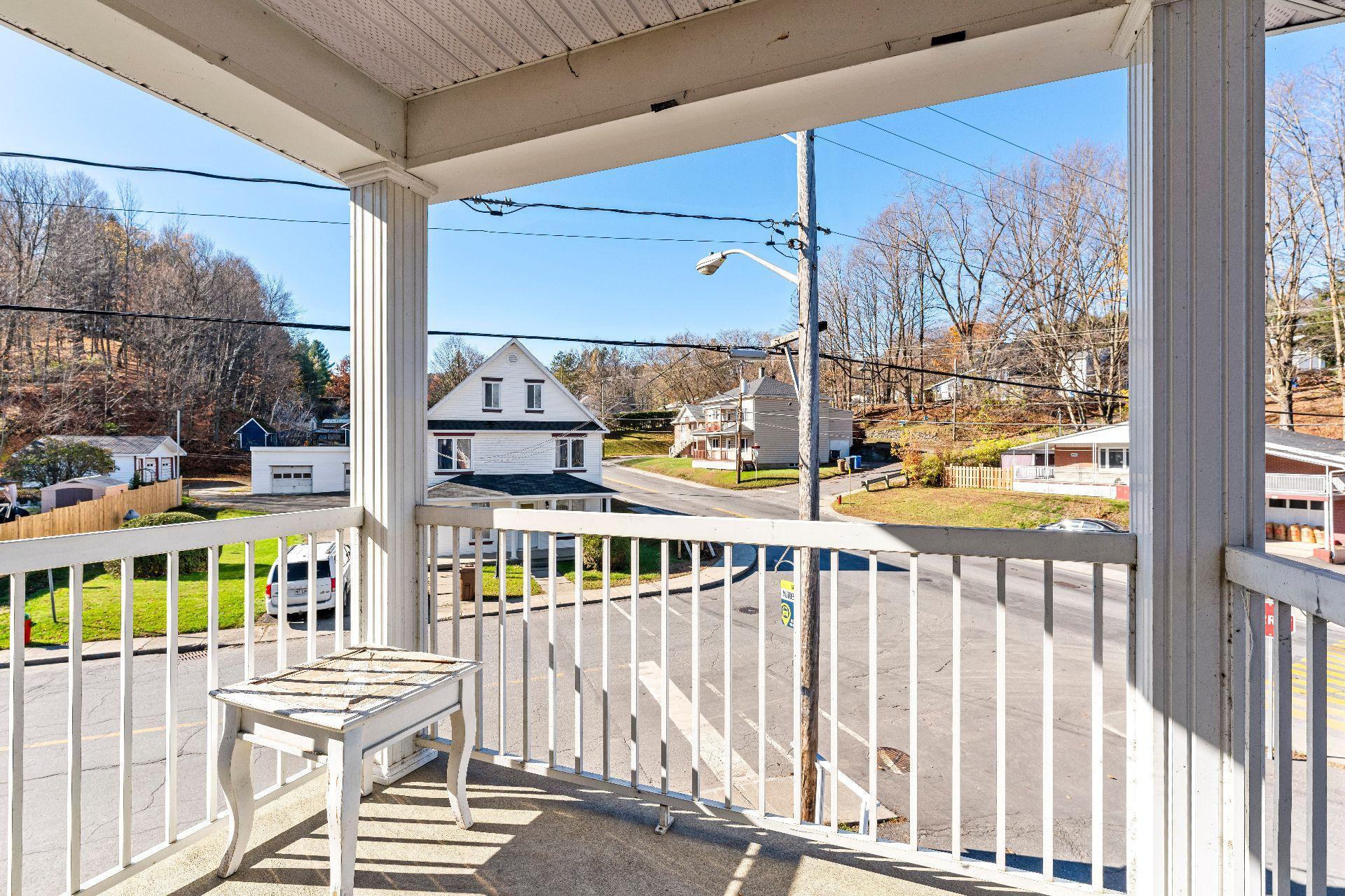 









885

 - 889


Rue Child

,
Coaticook,




QC
J1A2C8

