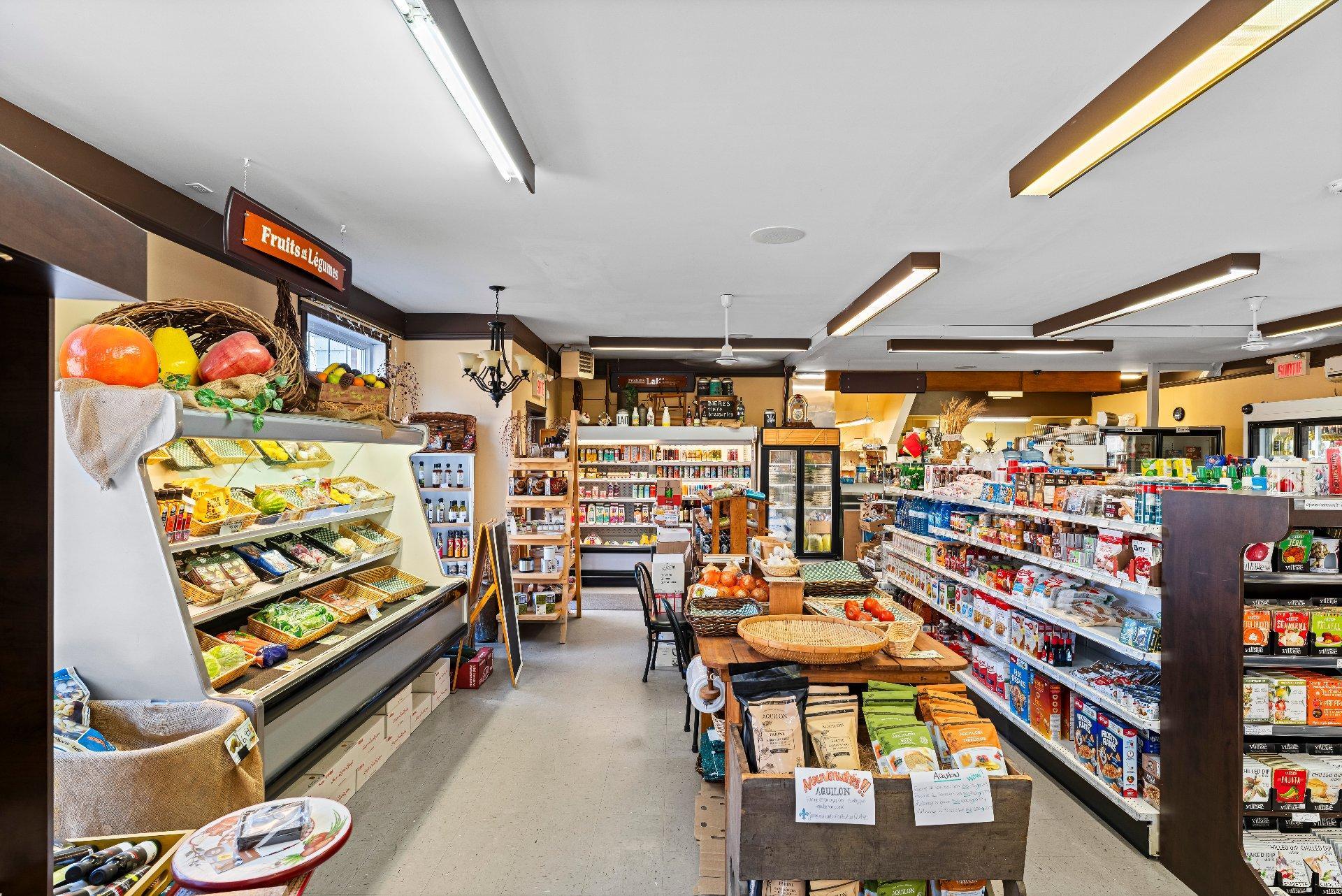 









885

 - 889


Rue Child

,
Coaticook,




QC
J1A2C8

