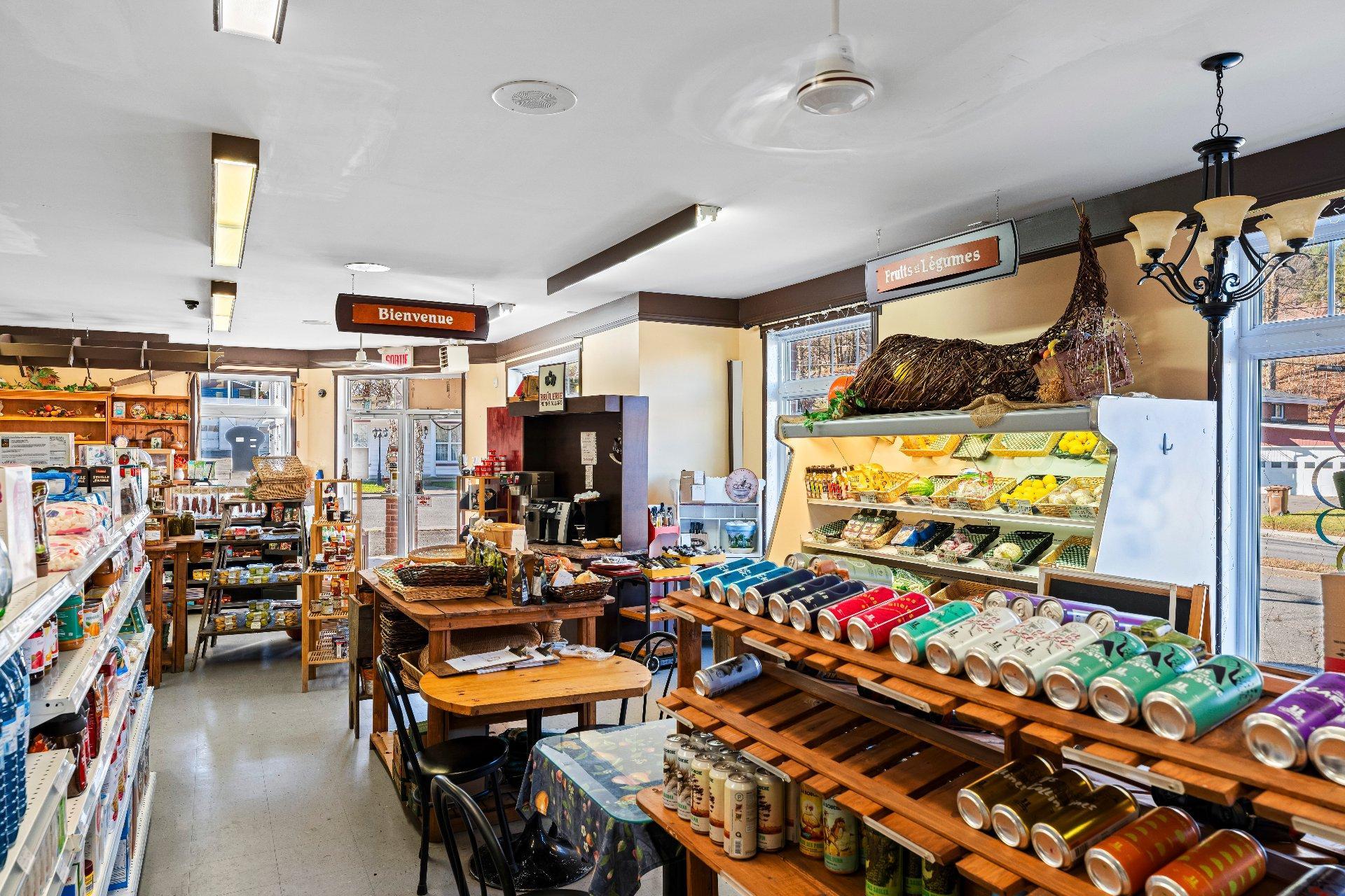 









885

 - 889


Rue Child

,
Coaticook,




QC
J1A2C8

