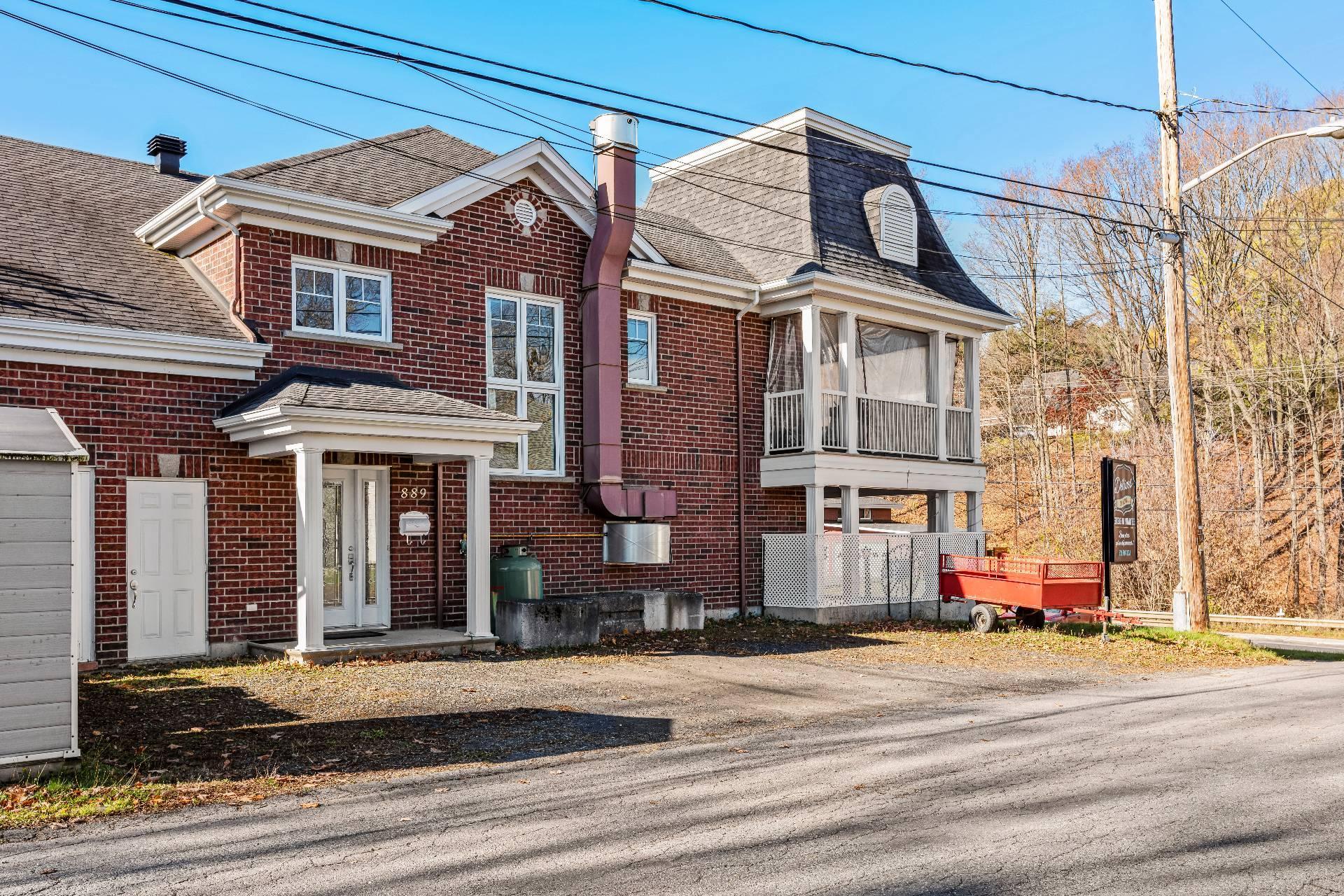 









885

 - 889


Rue Child

,
Coaticook,




QC
J1A2C8

