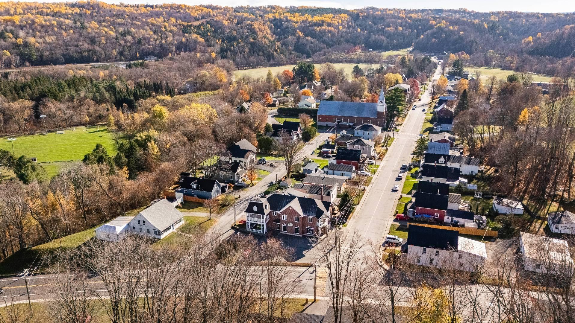 









885

 - 889


Rue Child

,
Coaticook,




QC
J1A2C8

