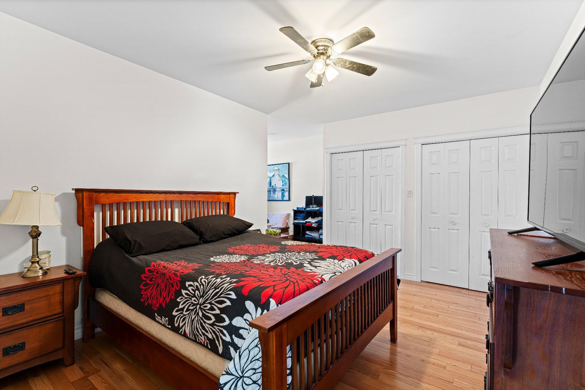 









885

 - 889


Rue Child

,
Coaticook,




QC
J1A2C8

