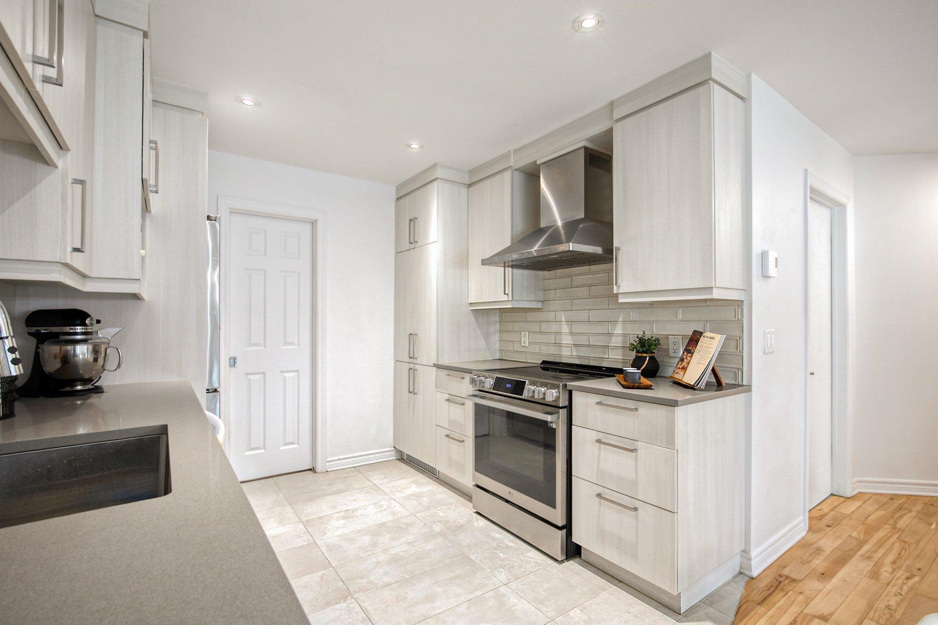 









1387


Rue du Bonheur

,
Saint-Alexandre,




QC
J0J1S0

