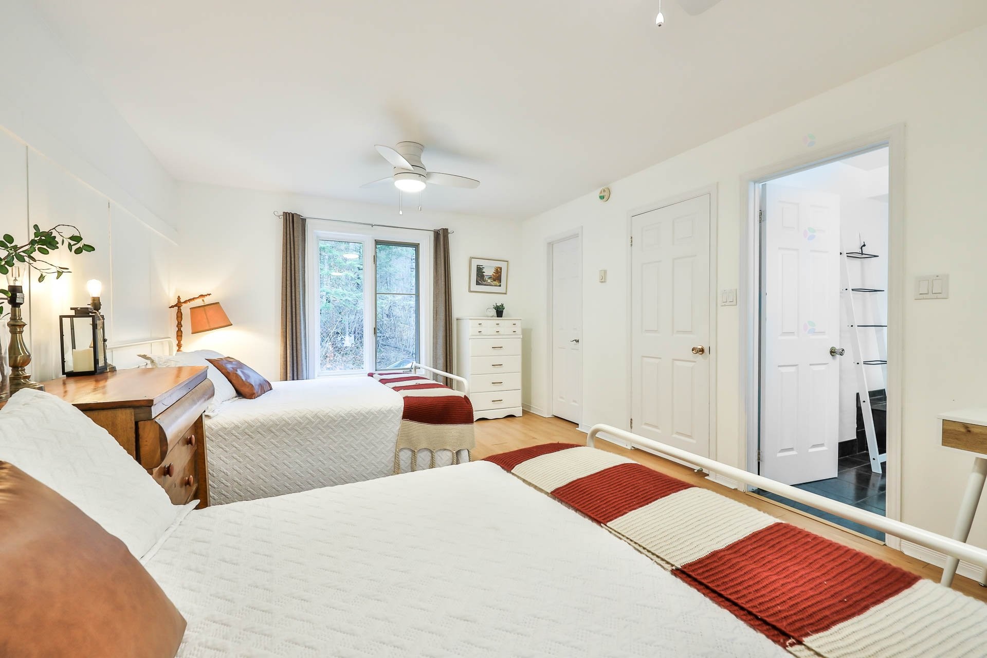 









129


Ch. Laporte

,
Val-des-Bois,




QC
J0X3C0

