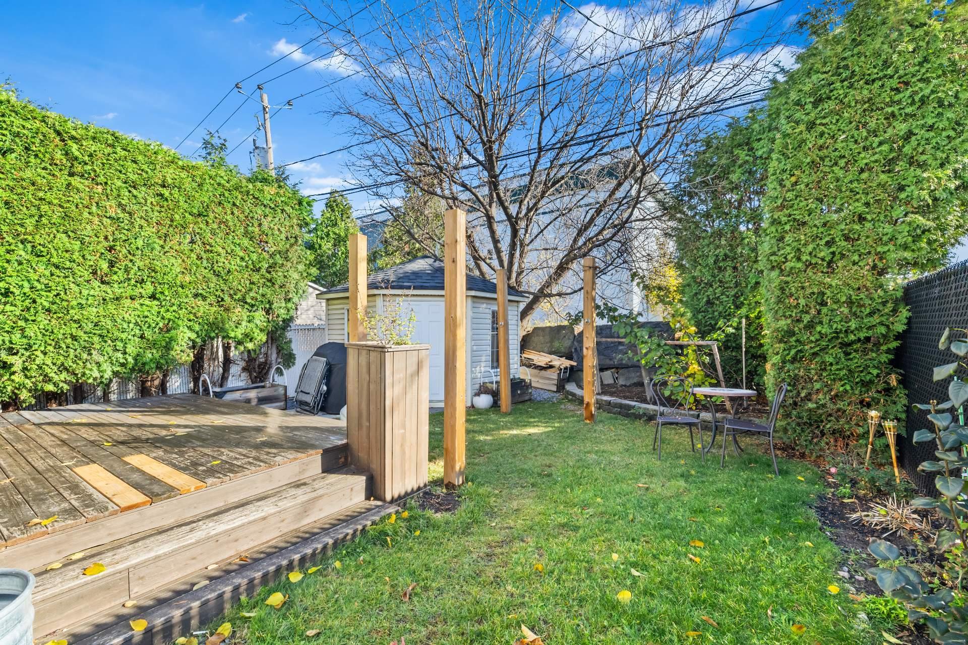 









1990


Rue de Paris

,
Sainte-Julie,




QC
J3E2K7

