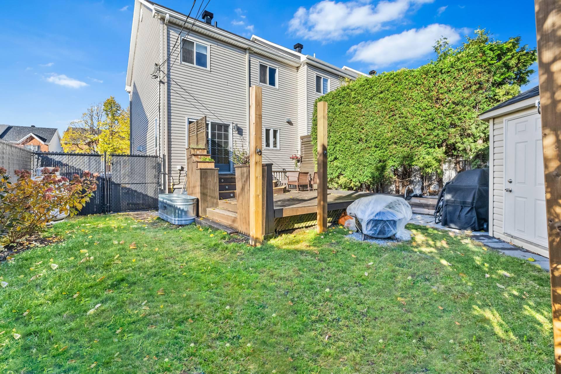 









1990


Rue de Paris

,
Sainte-Julie,




QC
J3E2K7

