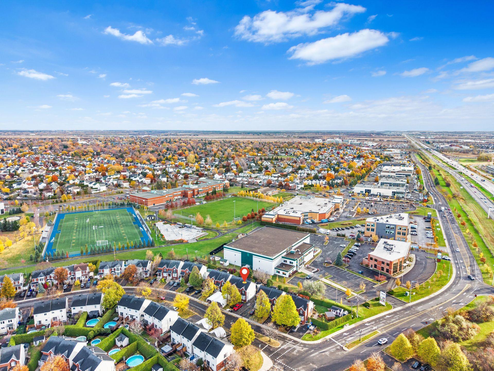 









1990


Rue de Paris

,
Sainte-Julie,




QC
J3E2K7

