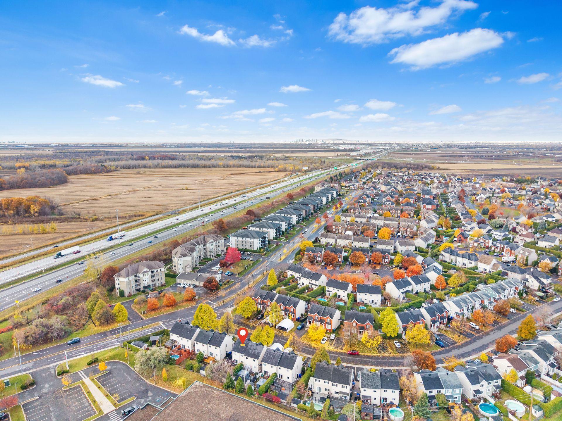 









1990


Rue de Paris

,
Sainte-Julie,




QC
J3E2K7

