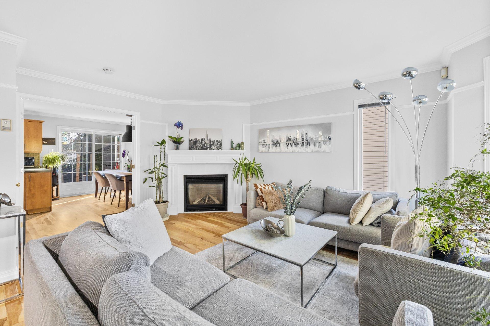 









1990


Rue de Paris

,
Sainte-Julie,




QC
J3E2K7

