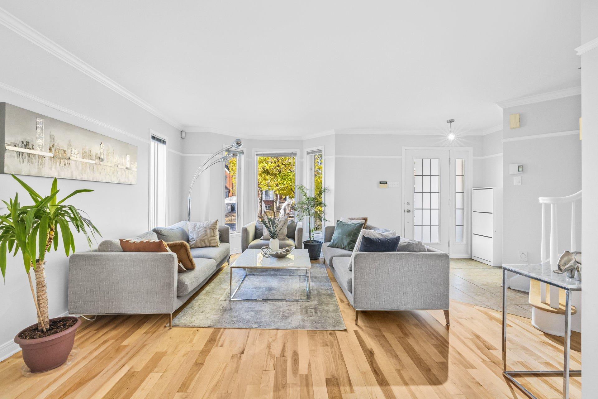 









1990


Rue de Paris

,
Sainte-Julie,




QC
J3E2K7

