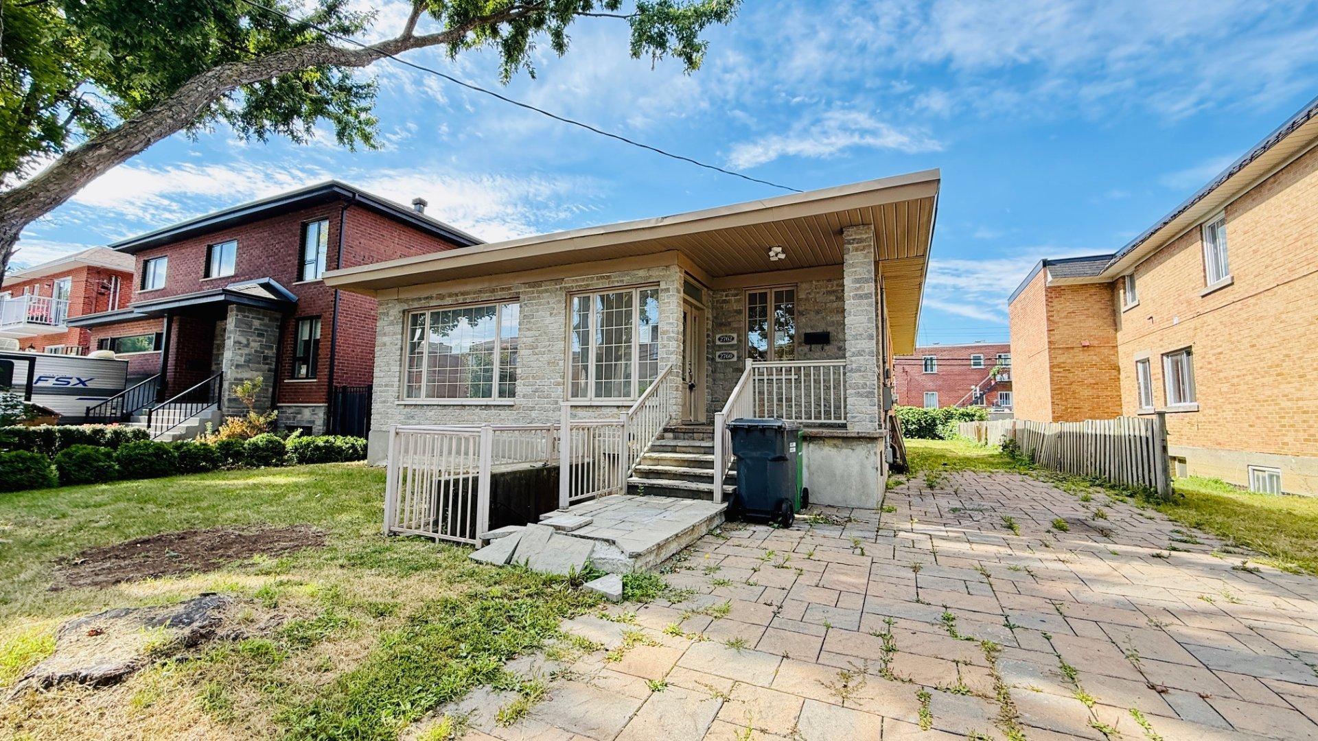 









2760Z

 - 2762Z


Rue Lafrance

,
Montréal (Saint-Laurent),




QC
H4R1H3

