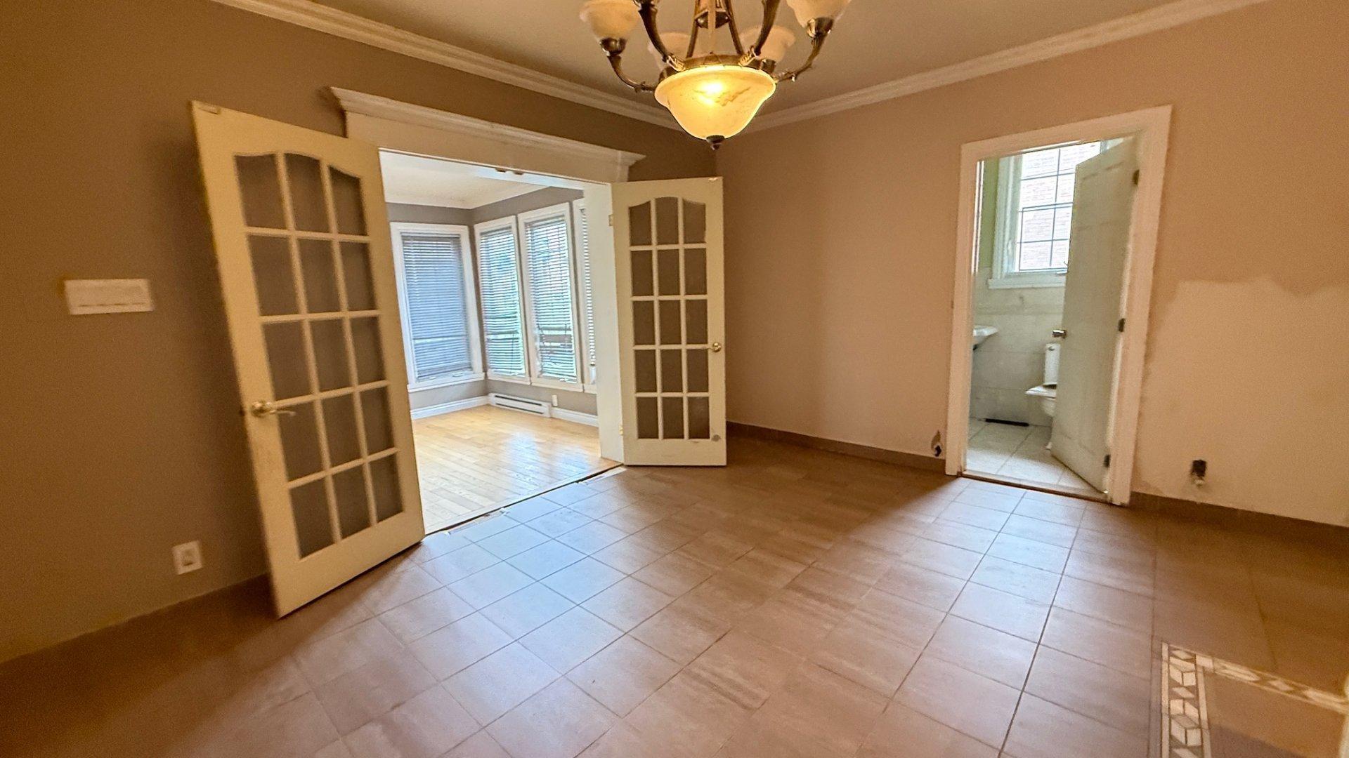 









2760Z

 - 2762Z


Rue Lafrance

,
Montréal (Saint-Laurent),




QC
H4R1H3

