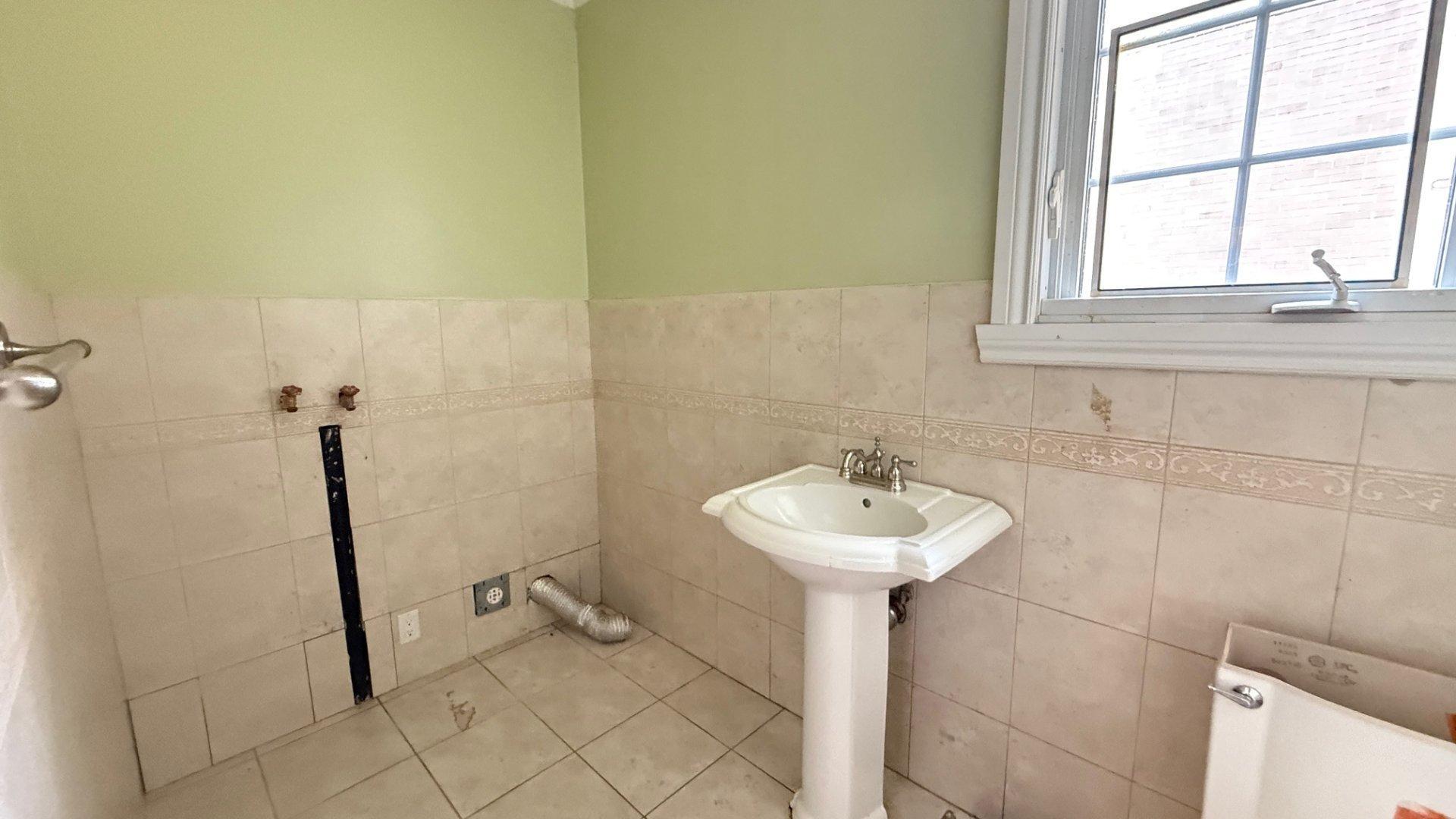 









2760Z

 - 2762Z


Rue Lafrance

,
Montréal (Saint-Laurent),




QC
H4R1H3

