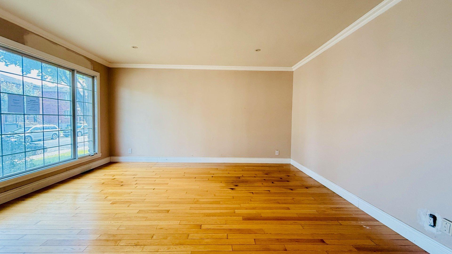 









2760Z

 - 2762Z


Rue Lafrance

,
Montréal (Saint-Laurent),




QC
H4R1H3

