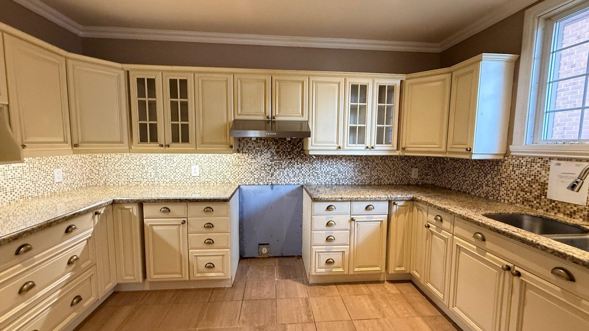 









2760Z

 - 2762Z


Rue Lafrance

,
Montréal (Saint-Laurent),




QC
H4R1H3

