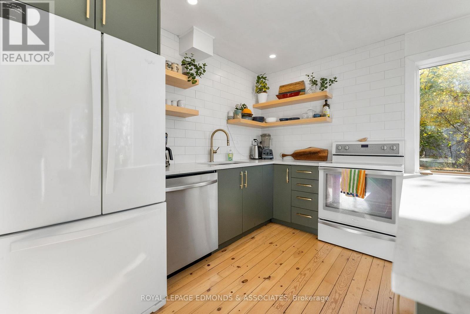 












1854 BEACHBURG ROAD

,
Whitewater Region,




Ontario
K0J1C0

