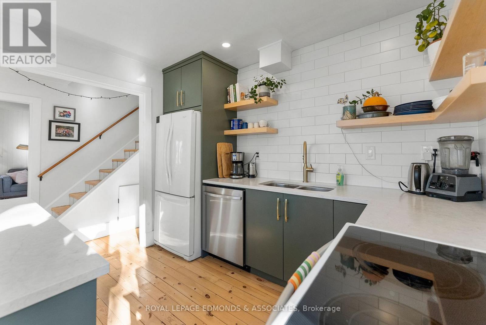 












1854 BEACHBURG ROAD

,
Whitewater Region,




Ontario
K0J1C0

