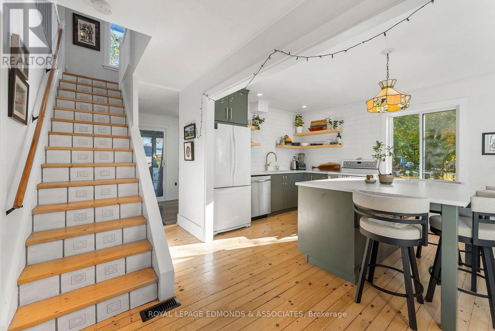 












1854 BEACHBURG ROAD

,
Whitewater Region,




Ontario
K0J1C0

