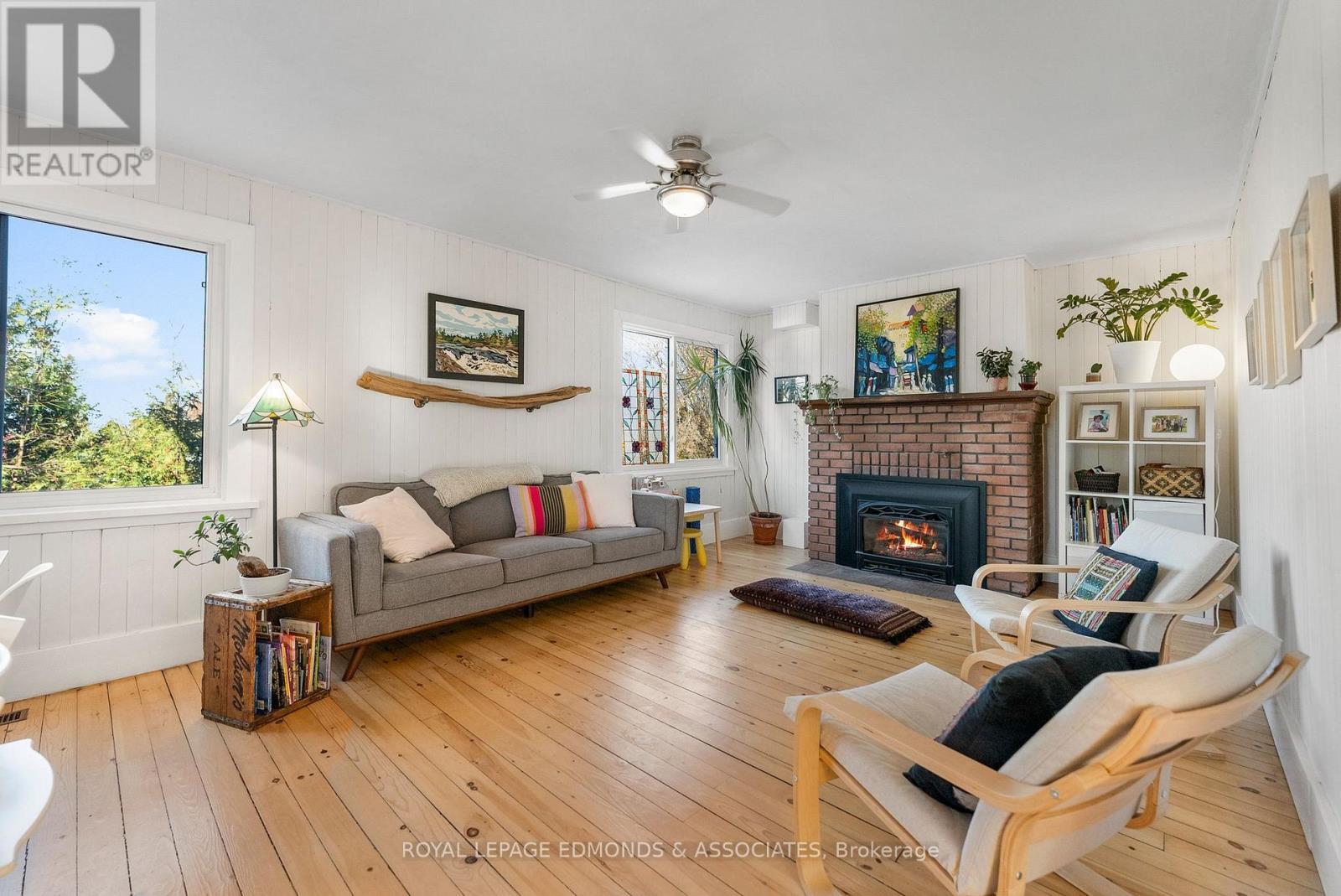 












1854 BEACHBURG ROAD

,
Whitewater Region,




Ontario
K0J1C0

