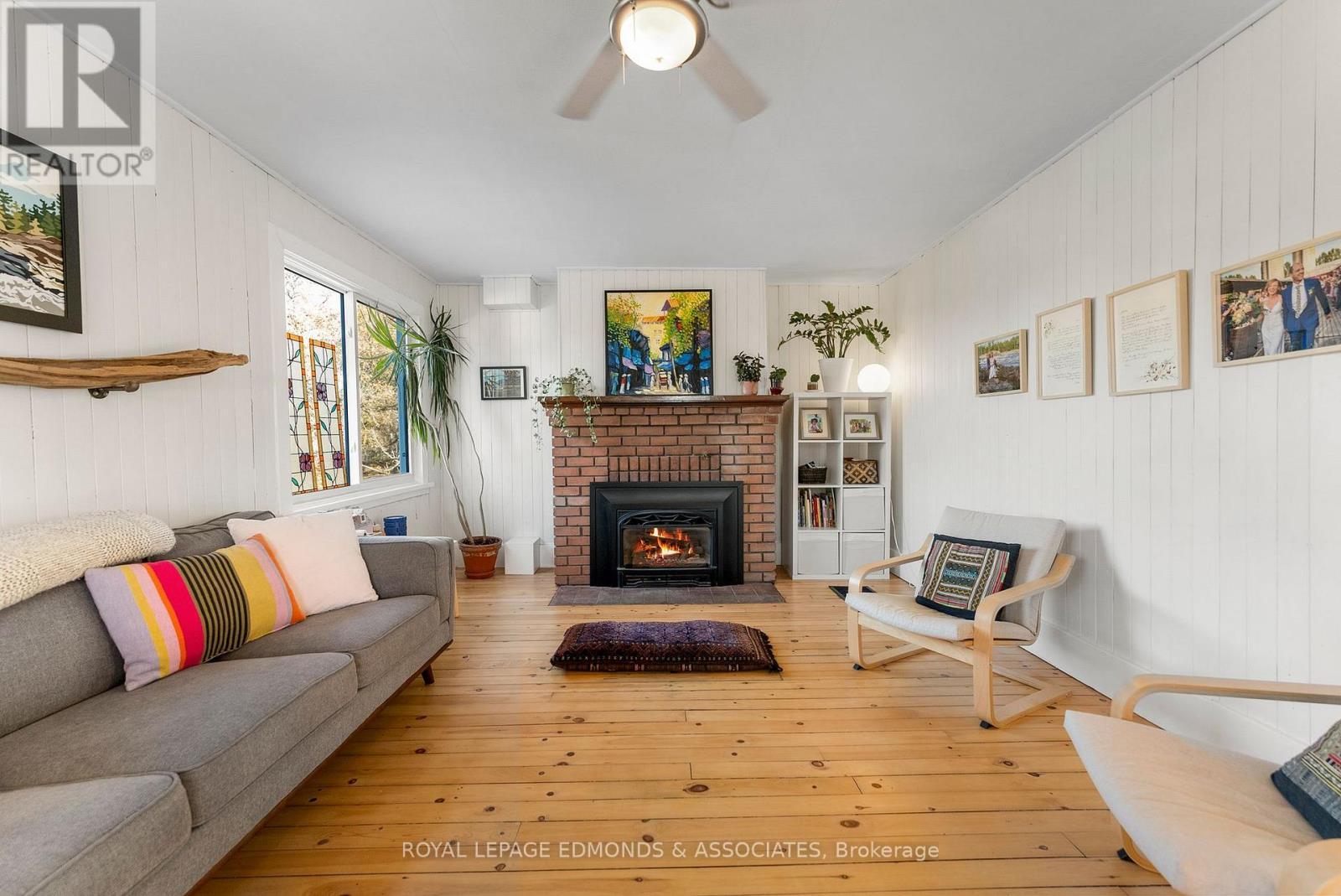 












1854 BEACHBURG ROAD

,
Whitewater Region,




Ontario
K0J1C0

