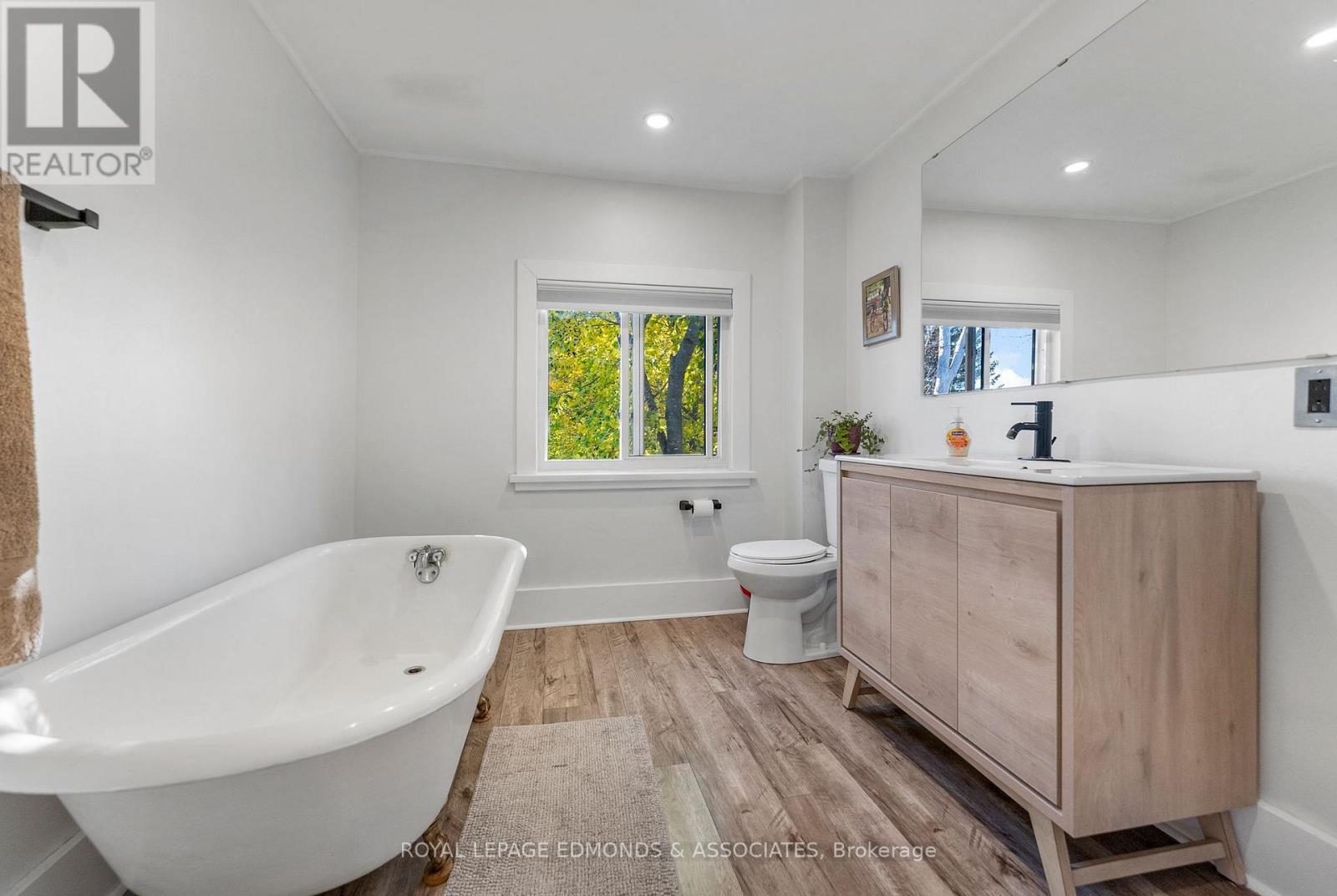 












1854 BEACHBURG ROAD

,
Whitewater Region,




Ontario
K0J1C0

