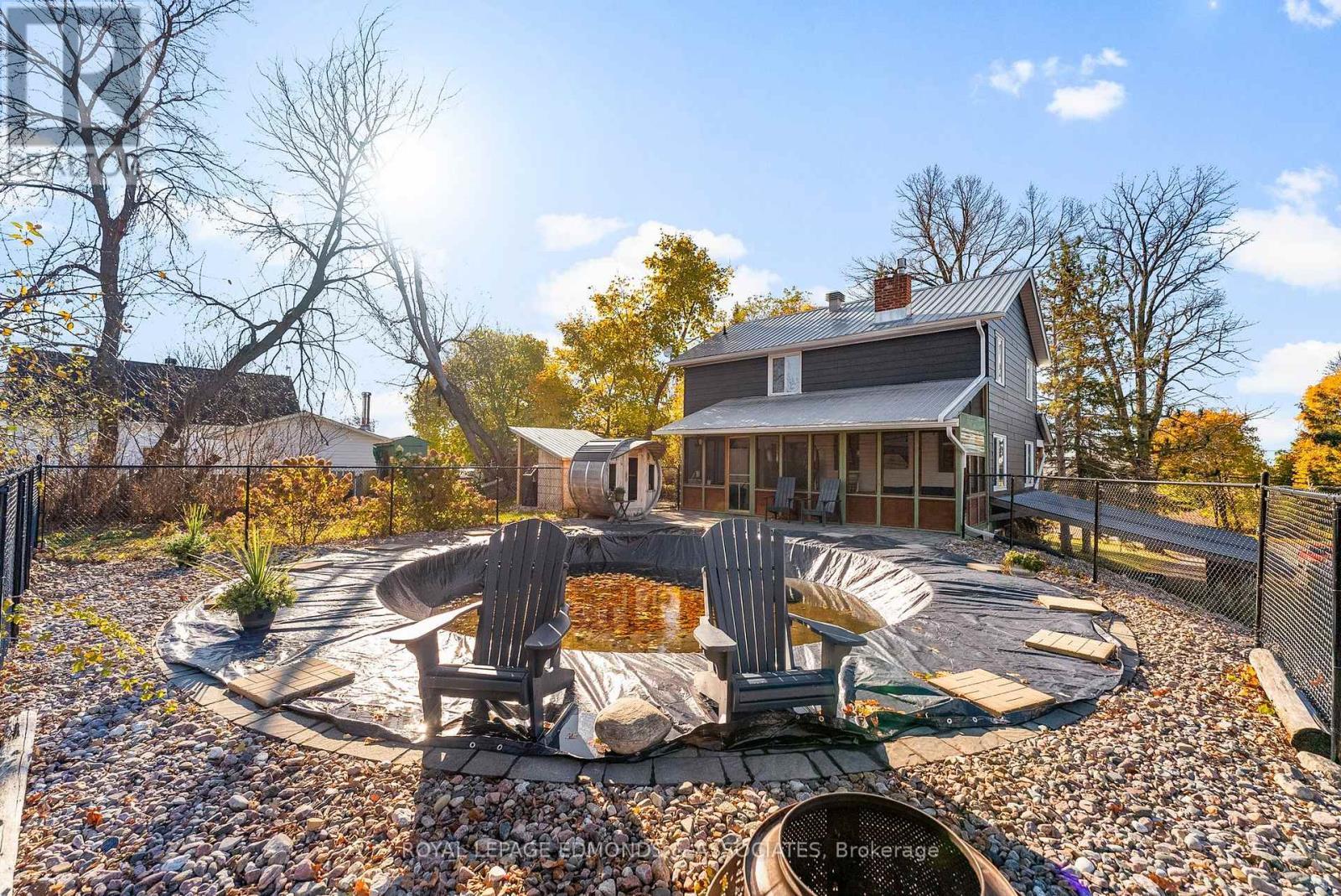 












1854 BEACHBURG ROAD

,
Whitewater Region,




Ontario
K0J1C0

