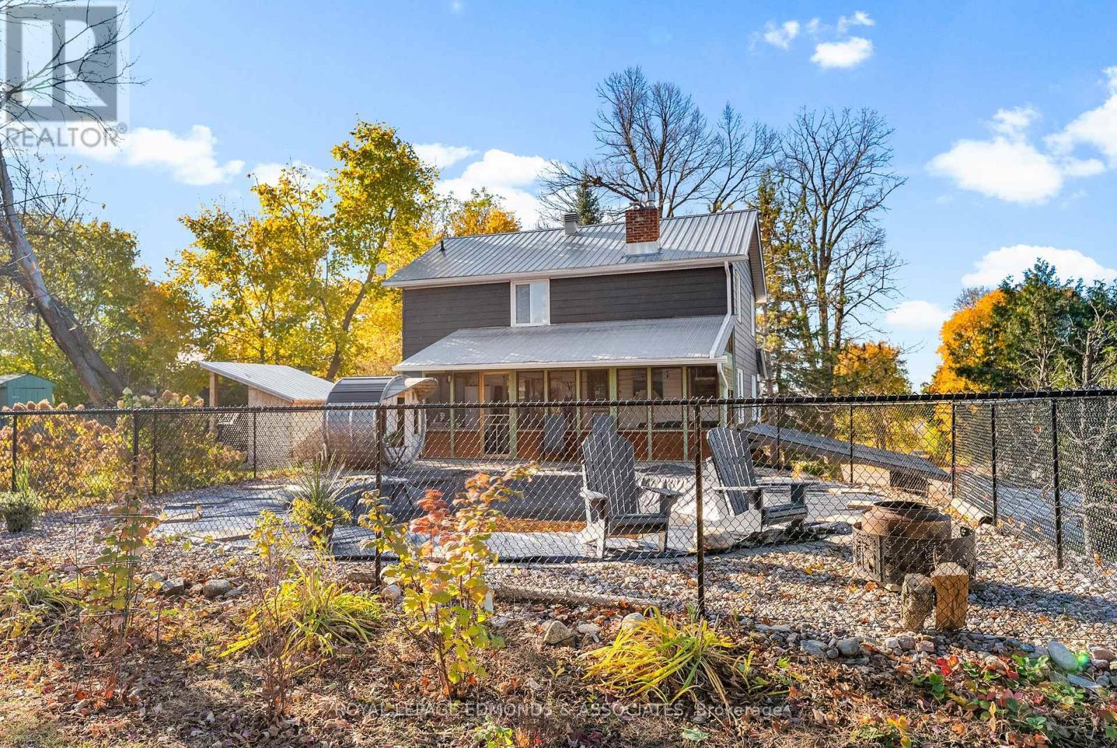 












1854 BEACHBURG ROAD

,
Whitewater Region,




Ontario
K0J1C0

