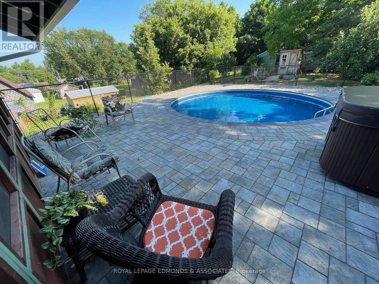 












1854 BEACHBURG ROAD

,
Whitewater Region,




Ontario
K0J1C0

