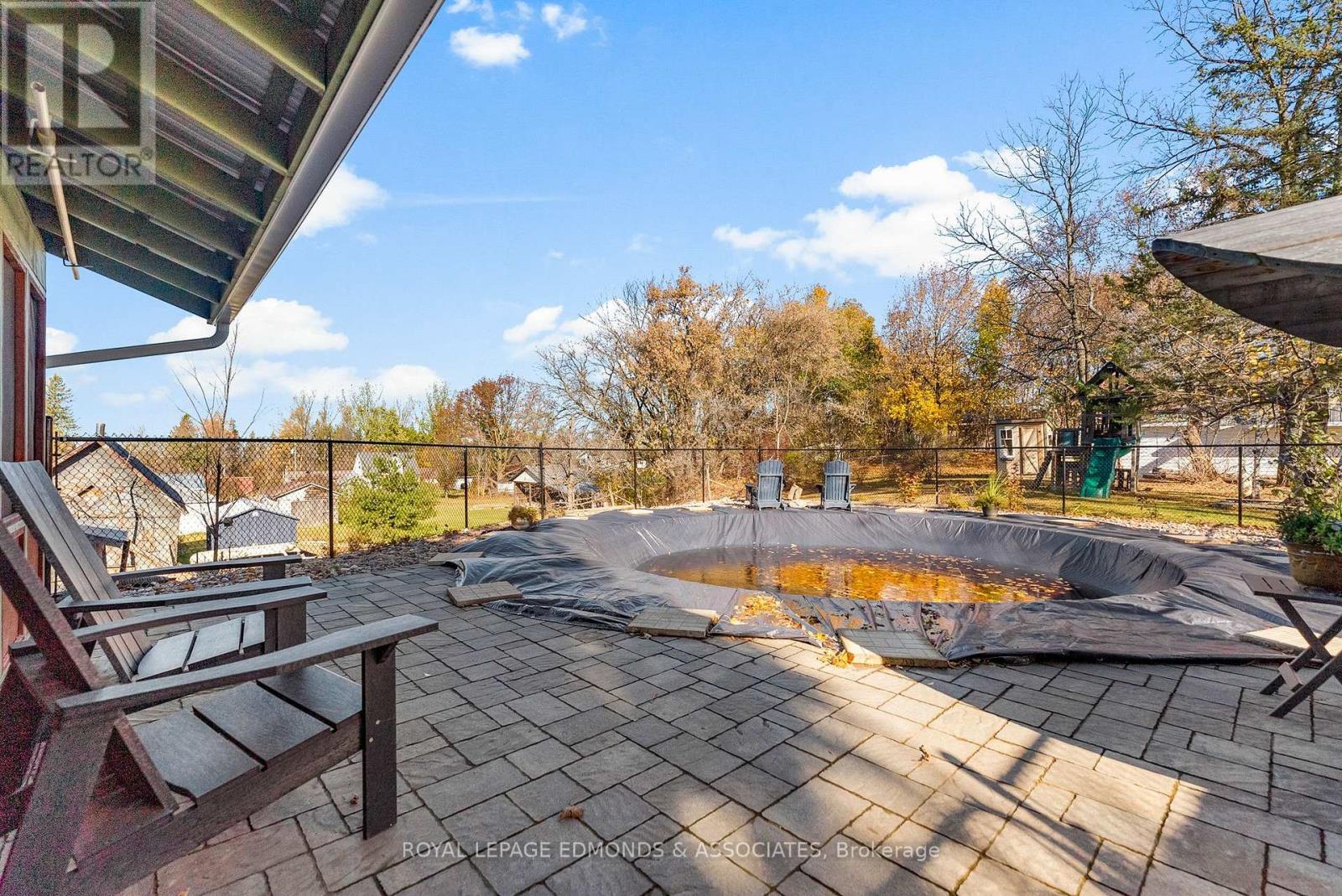 












1854 BEACHBURG ROAD

,
Whitewater Region,




Ontario
K0J1C0

