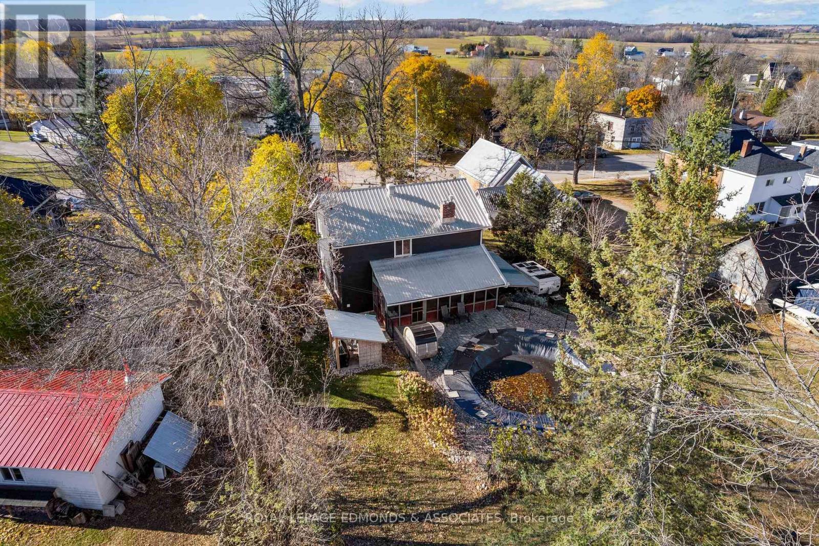 












1854 BEACHBURG ROAD

,
Whitewater Region,




Ontario
K0J1C0

