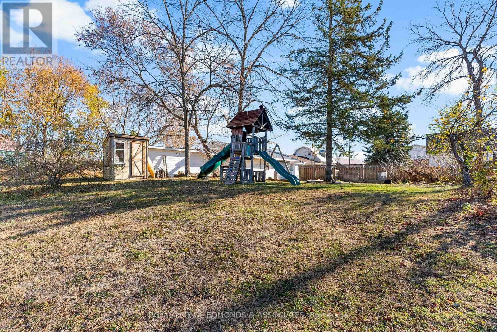 












1854 BEACHBURG ROAD

,
Whitewater Region,




Ontario
K0J1C0

