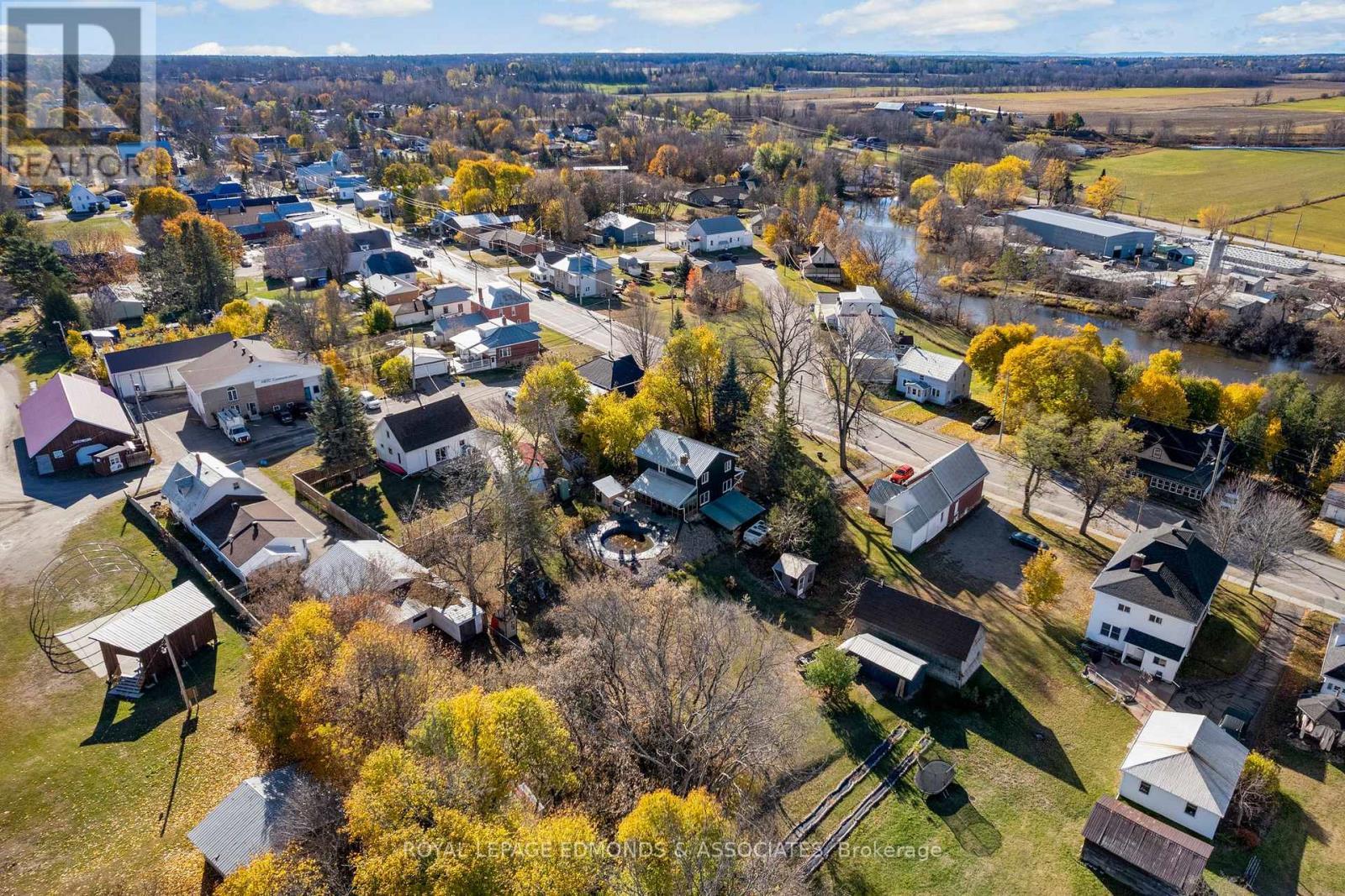 












1854 BEACHBURG ROAD

,
Whitewater Region,




Ontario
K0J1C0

