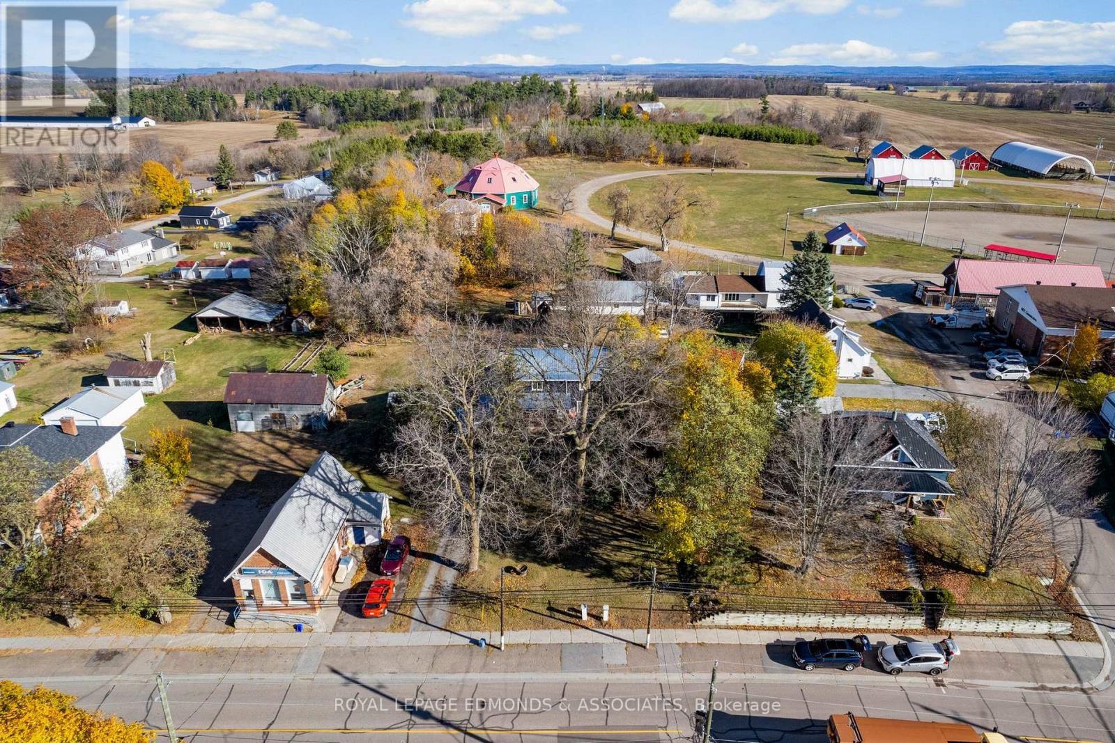 












1854 BEACHBURG ROAD

,
Whitewater Region,




Ontario
K0J1C0

