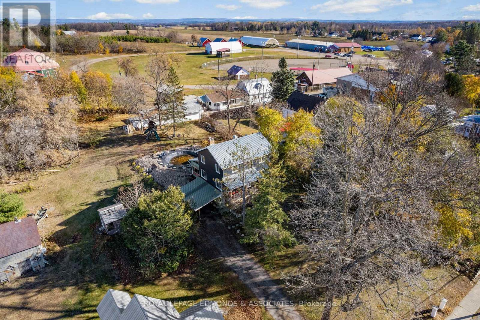 












1854 BEACHBURG ROAD

,
Whitewater Region,




Ontario
K0J1C0

